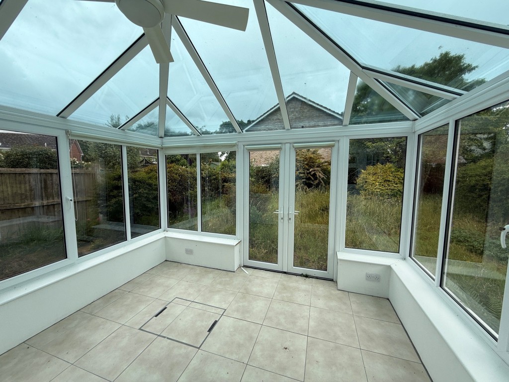Lot: 114 - THREE-BEDROOM HOUSE FOR IMPROVEMENT AND REPAIR - Conservatory with ceiling fan and French doors to garden